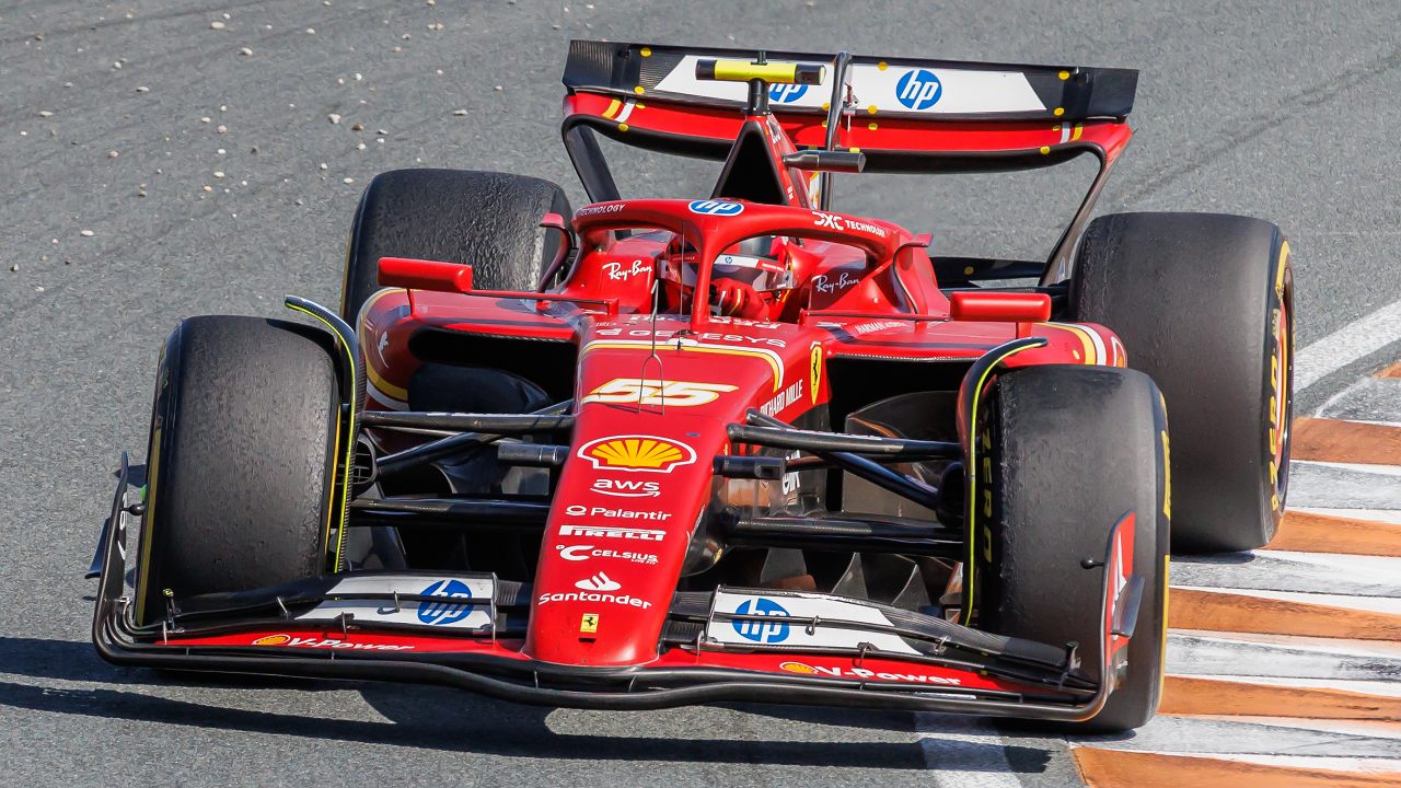 How do tire compounds affect race strategy?
