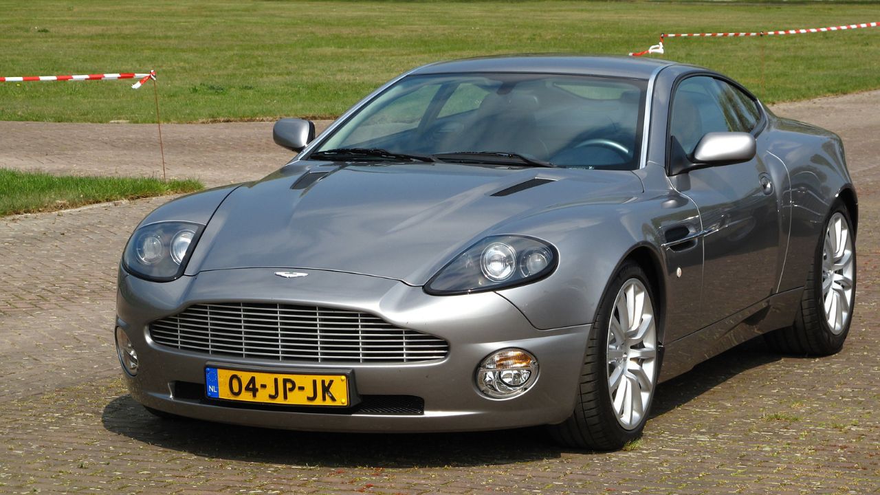 Aston Martin Vanquish 2001