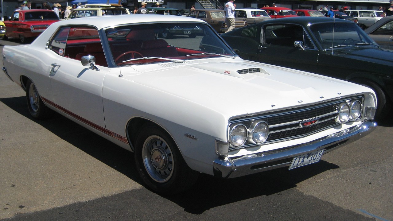 Why did automakers put hood scoops on non-performance cars?