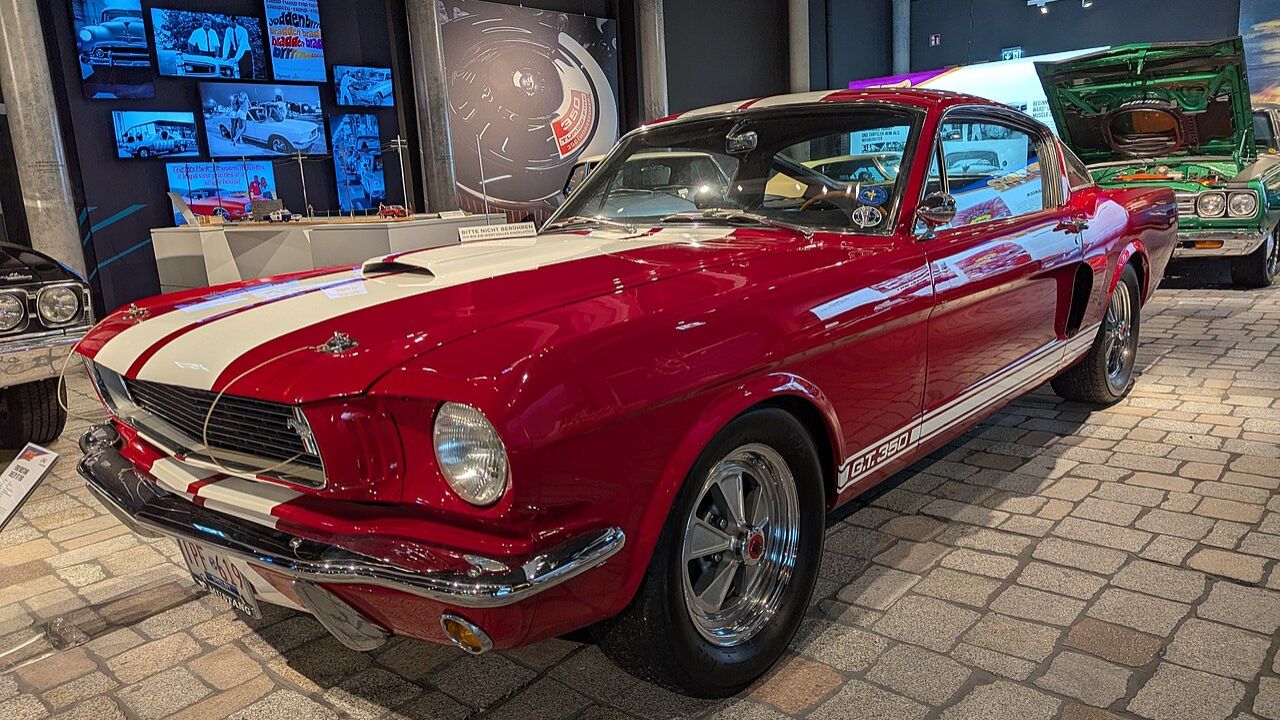 Ford Mustang Shelby GT350 side scoops