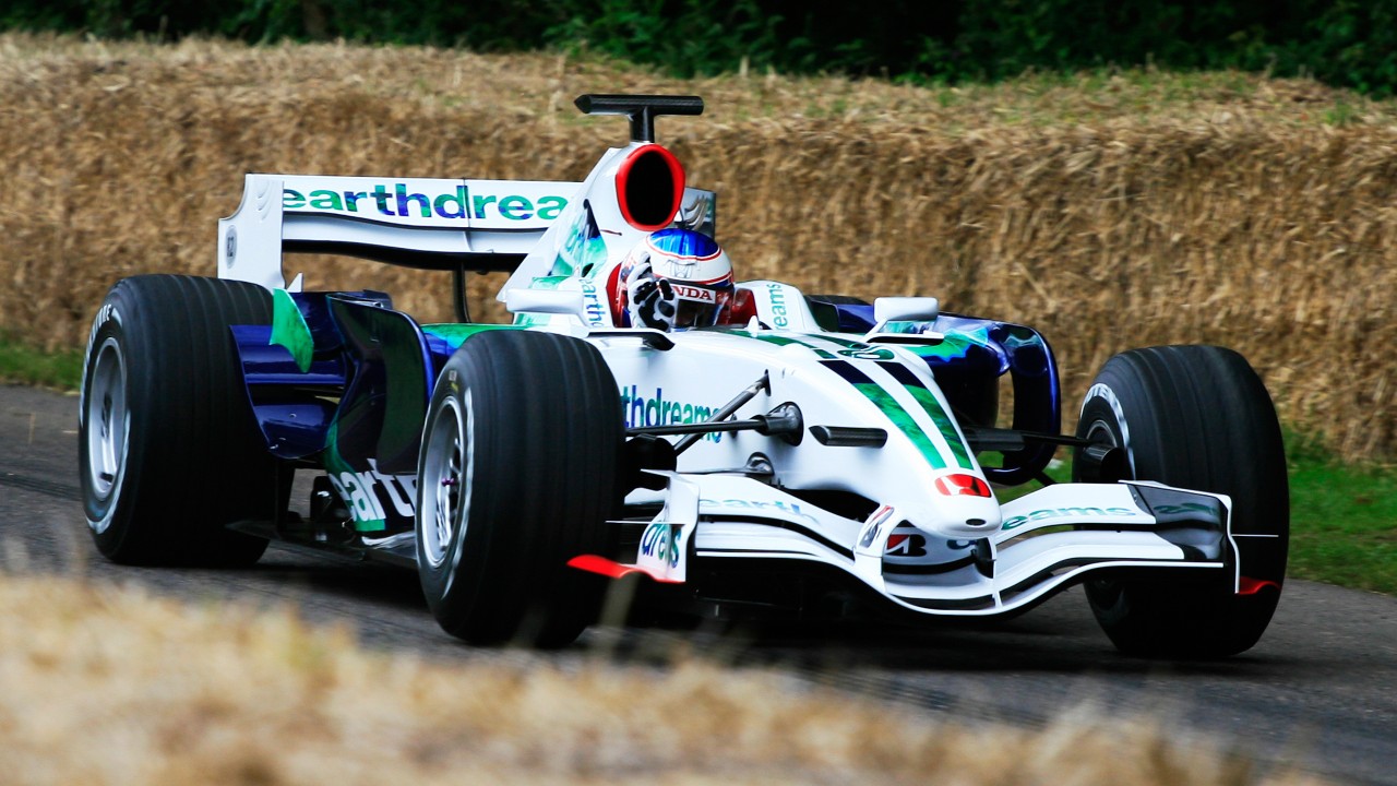 What makes carbon brakes special in racing?