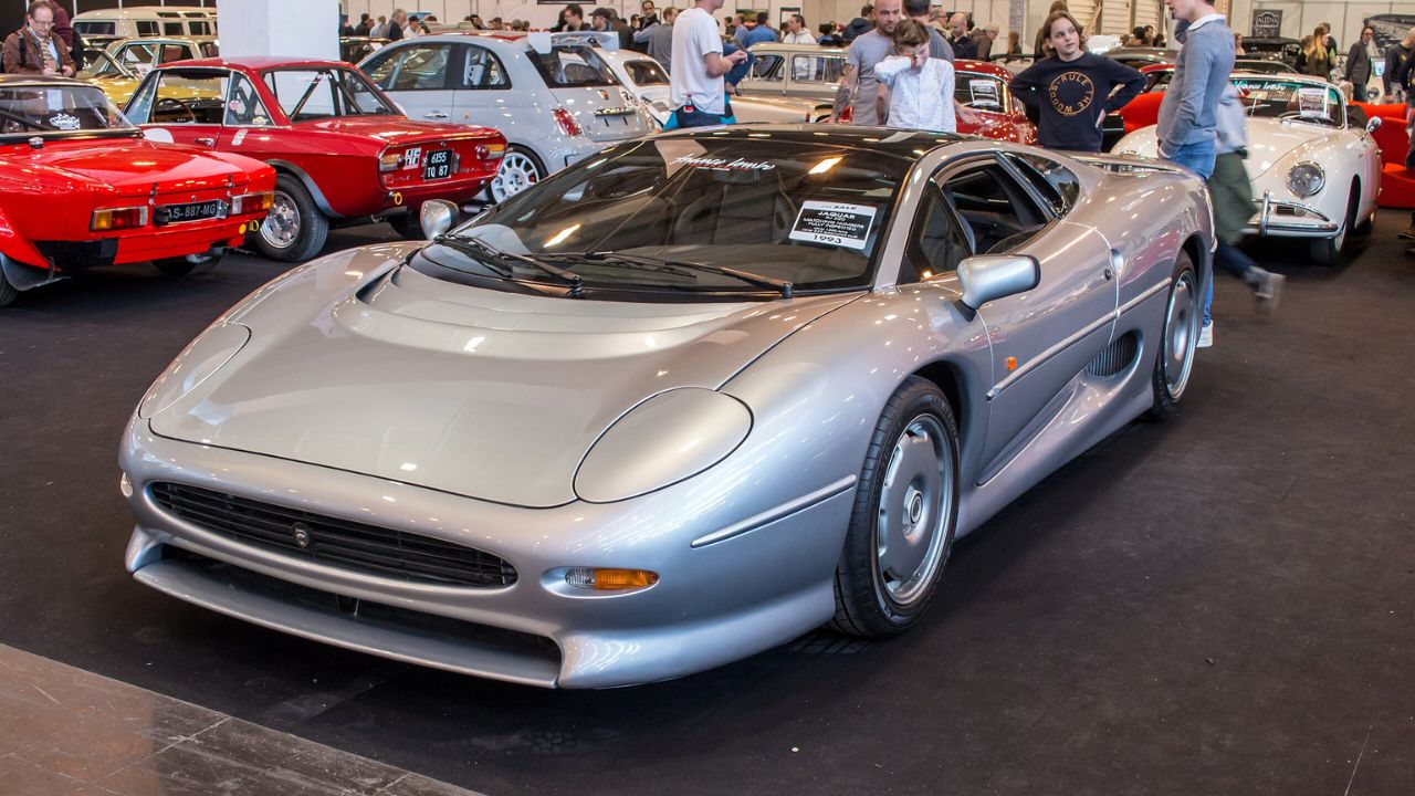 Jaguar XJ220
