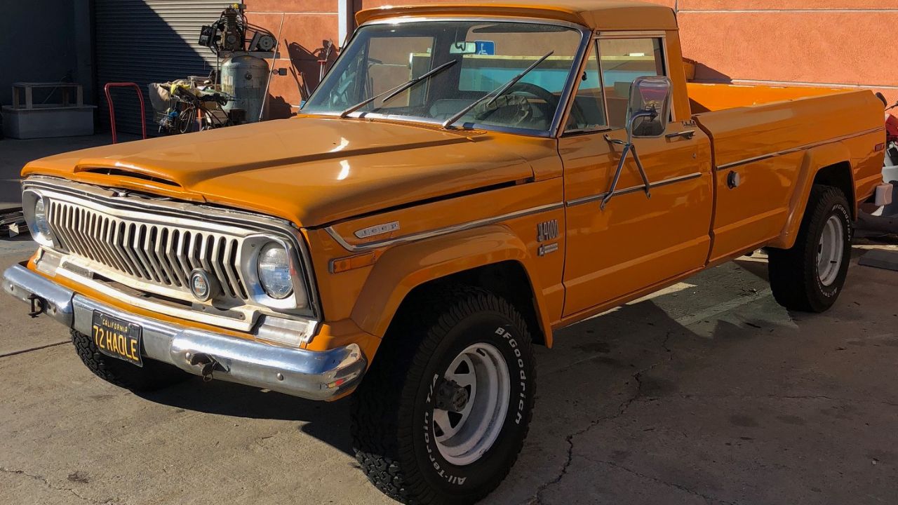 Jeep J-10 Pickup