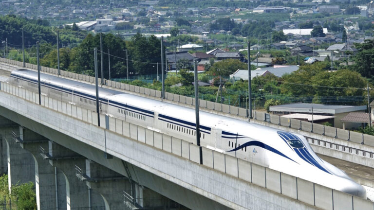 The fastest bullet trains in the world - FAST LANE ONLY