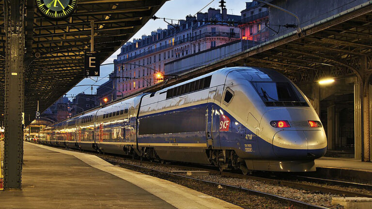 The fastest bullet trains in the world - FAST LANE ONLY