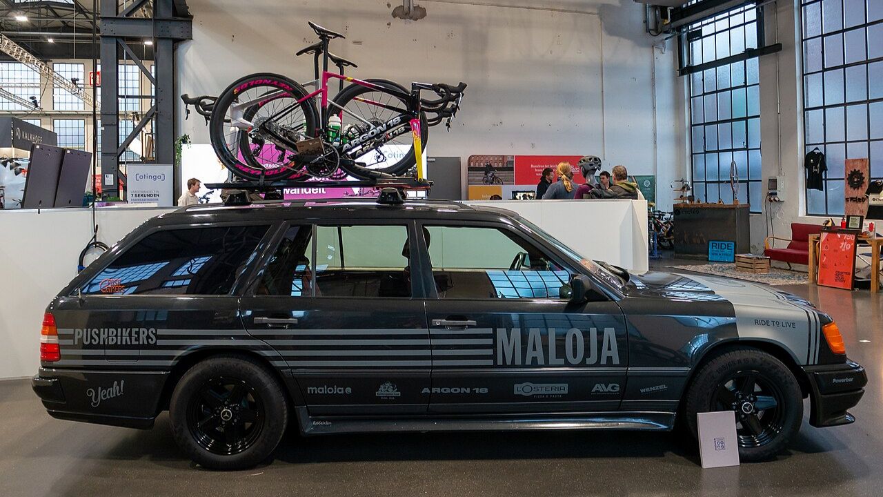 Steation wagon roof rack