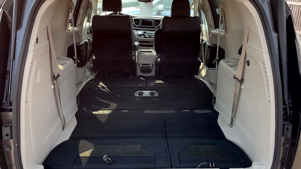 2019 Chrysler Pacifica interior