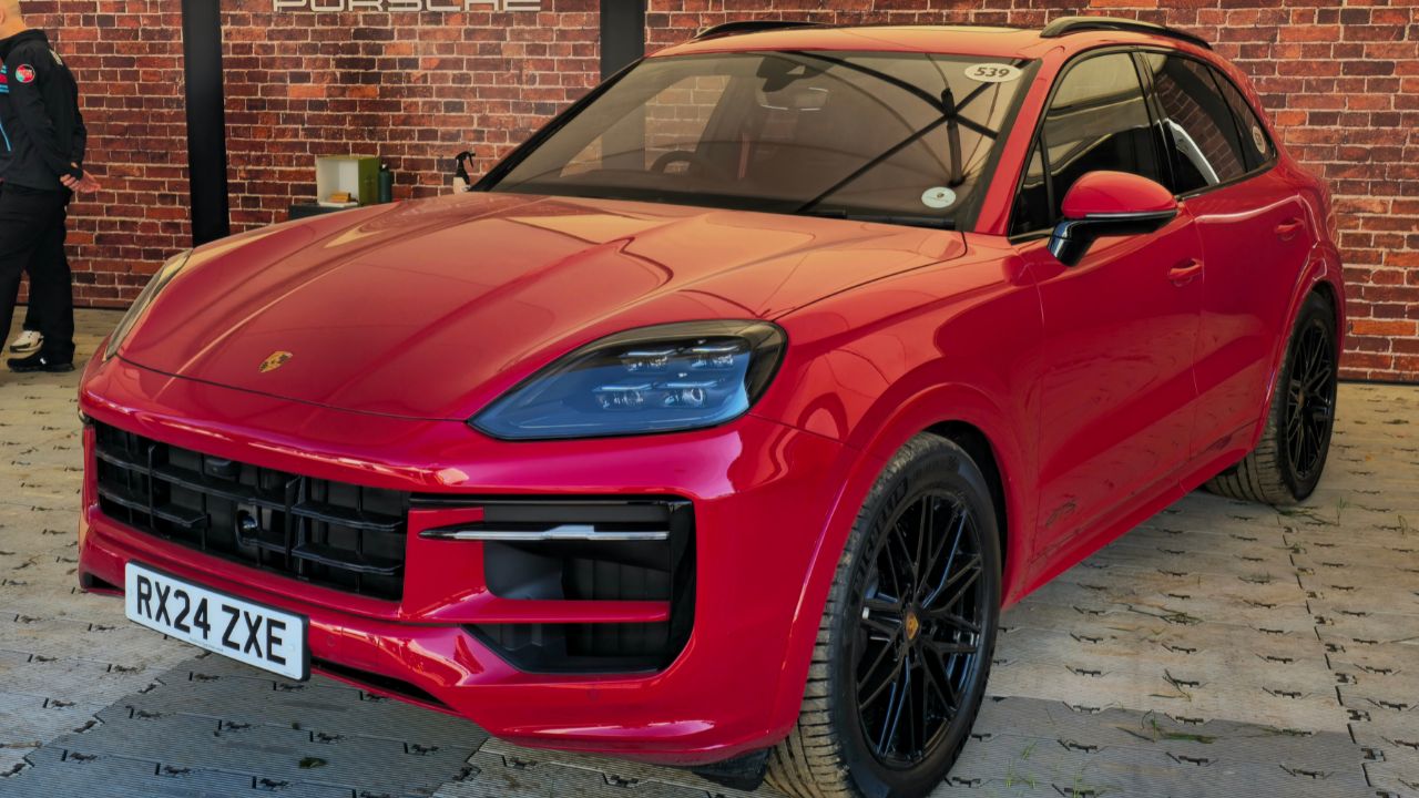 2024 Porsche Cayenne GTS Auto