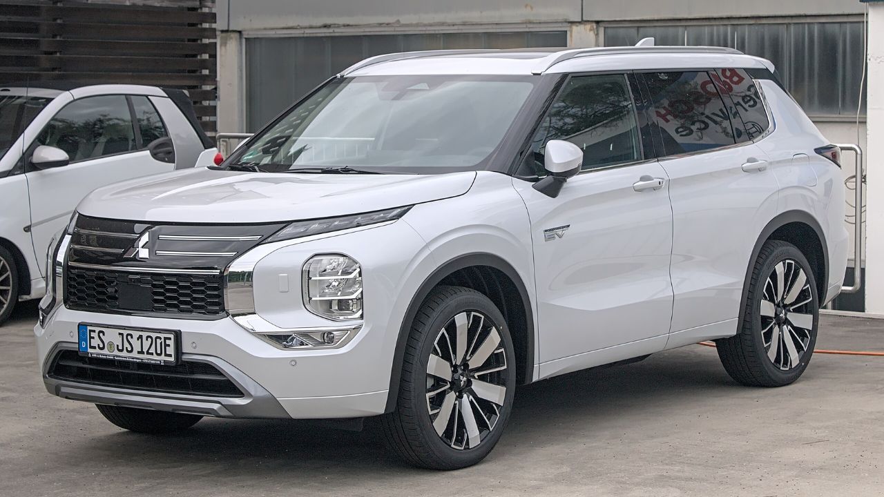 2025 Mitsubishi Outlander PHEV (fourth generation) IMG 3128