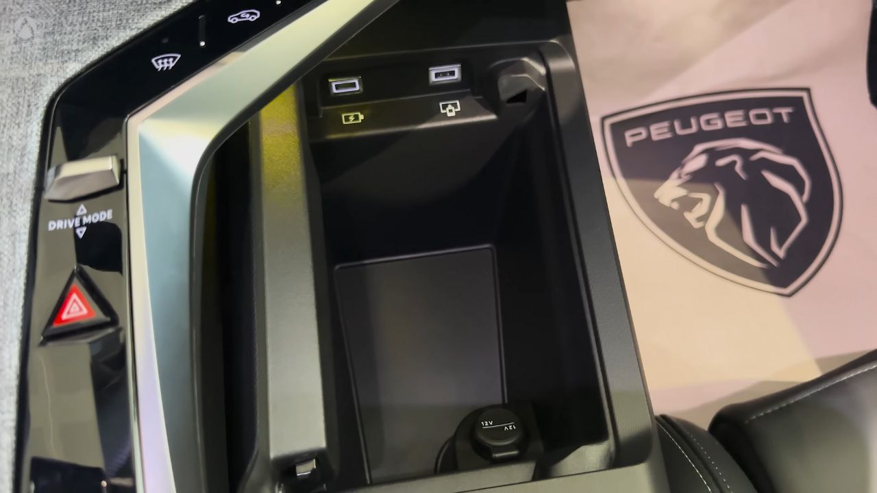 Peugeot 3008 Hidden Dashboard Drawer