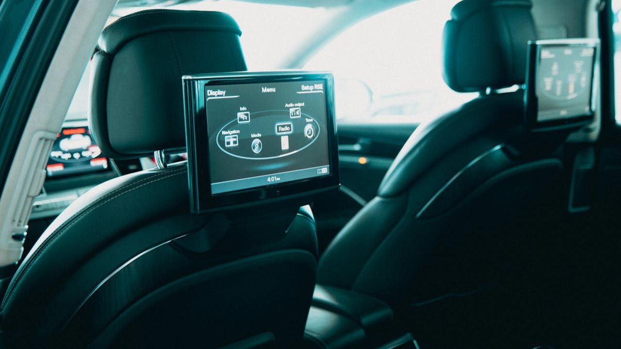 Car rear‑entertainment screens
