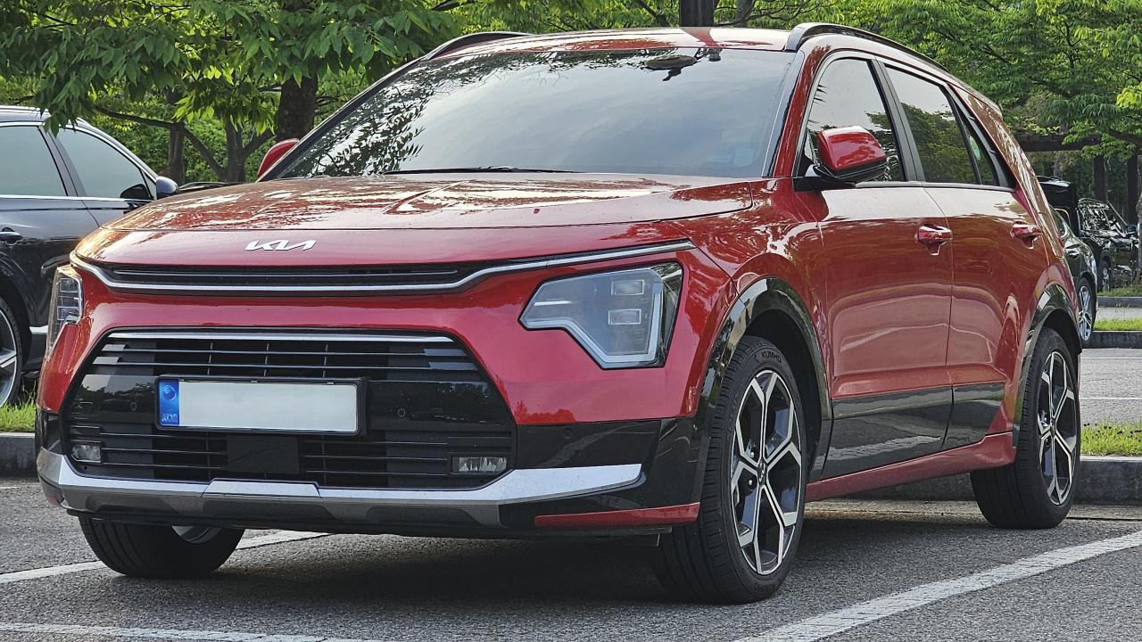 10 Hybrid cars with the best gas milage