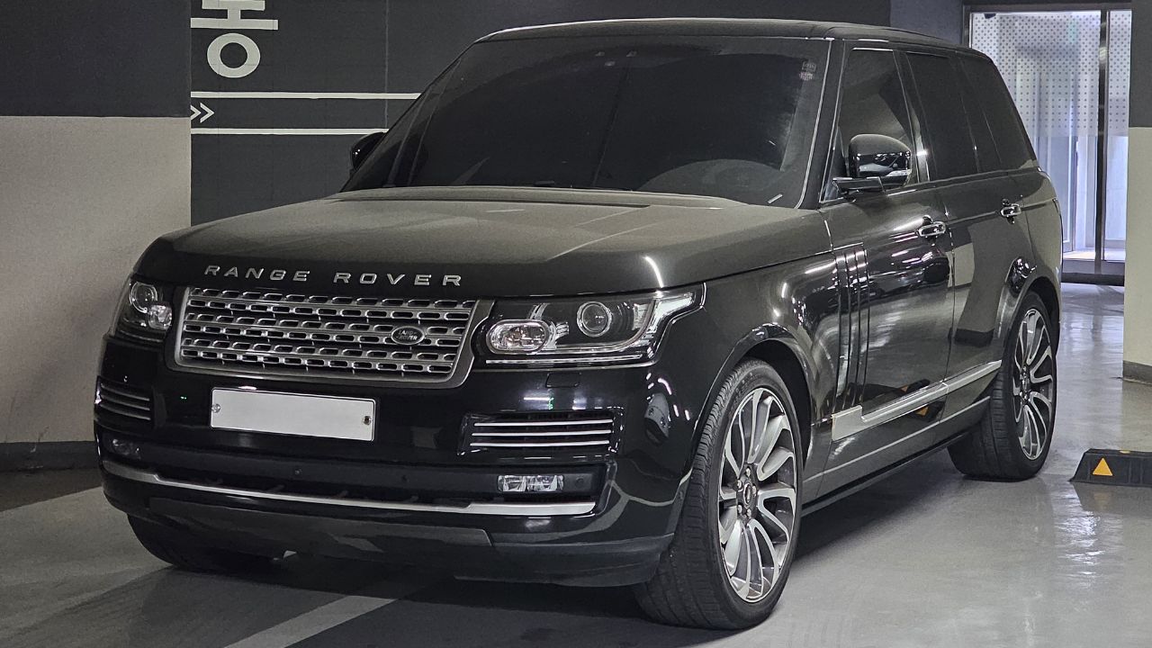 Land Rover Range Rover Autobiography L405 Santorini Black