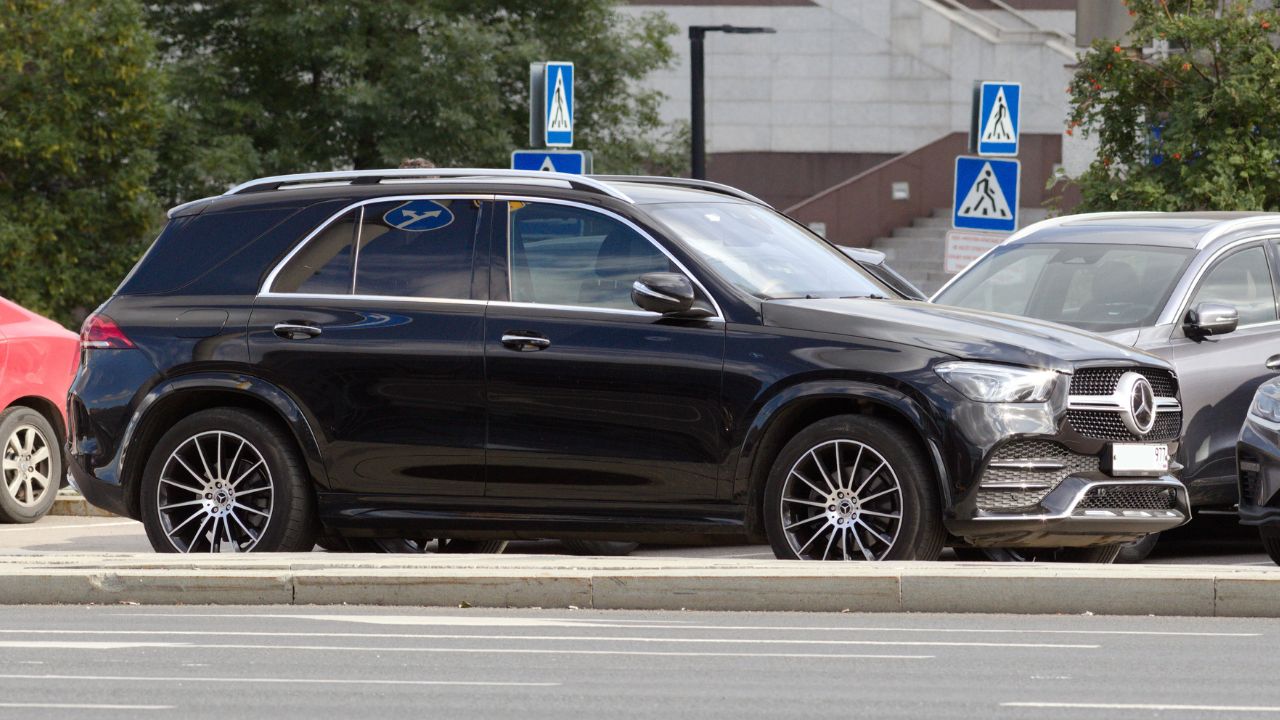 Moscow, Mercedes-Benz GLE black, Sept 2025