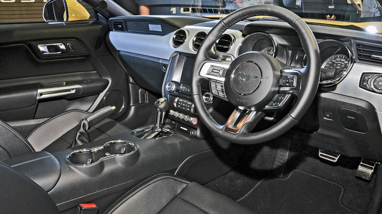 Mustang S550 interior