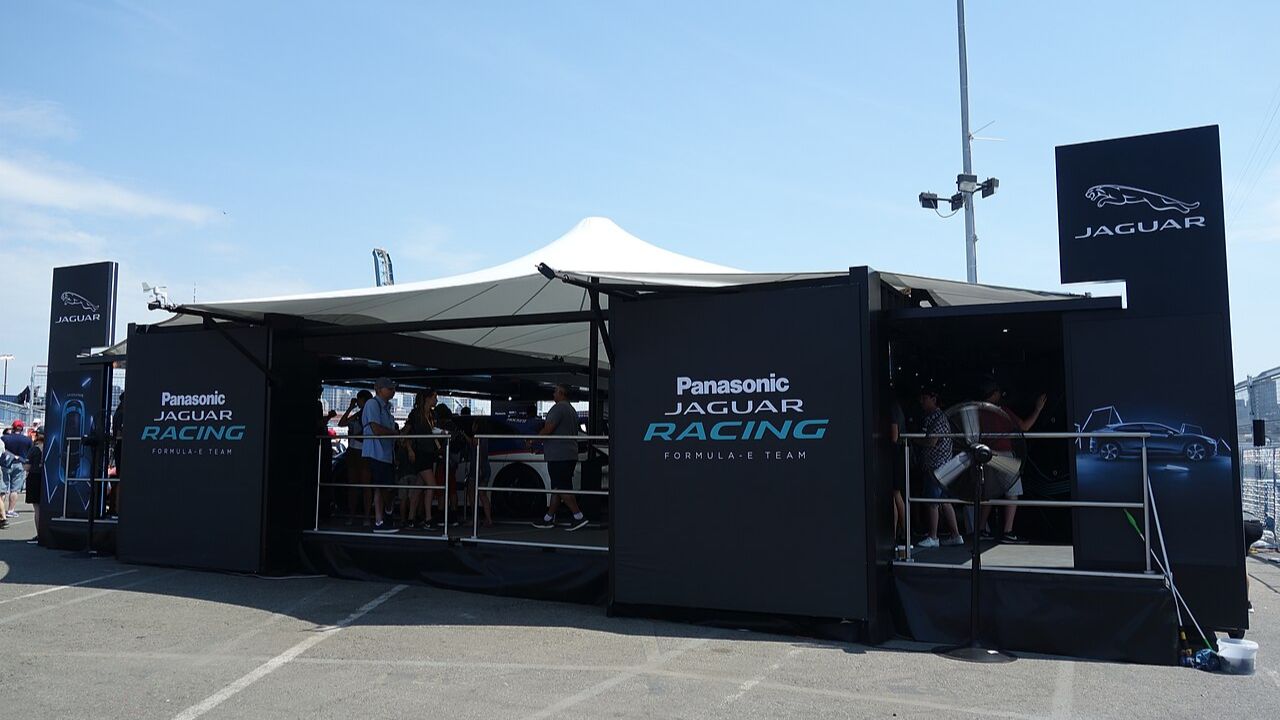 Business impact of motorsport sponsorships: Market Differentiation and Competitive Advantage