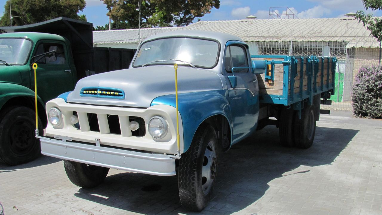 Studebaker Transtar E-13
