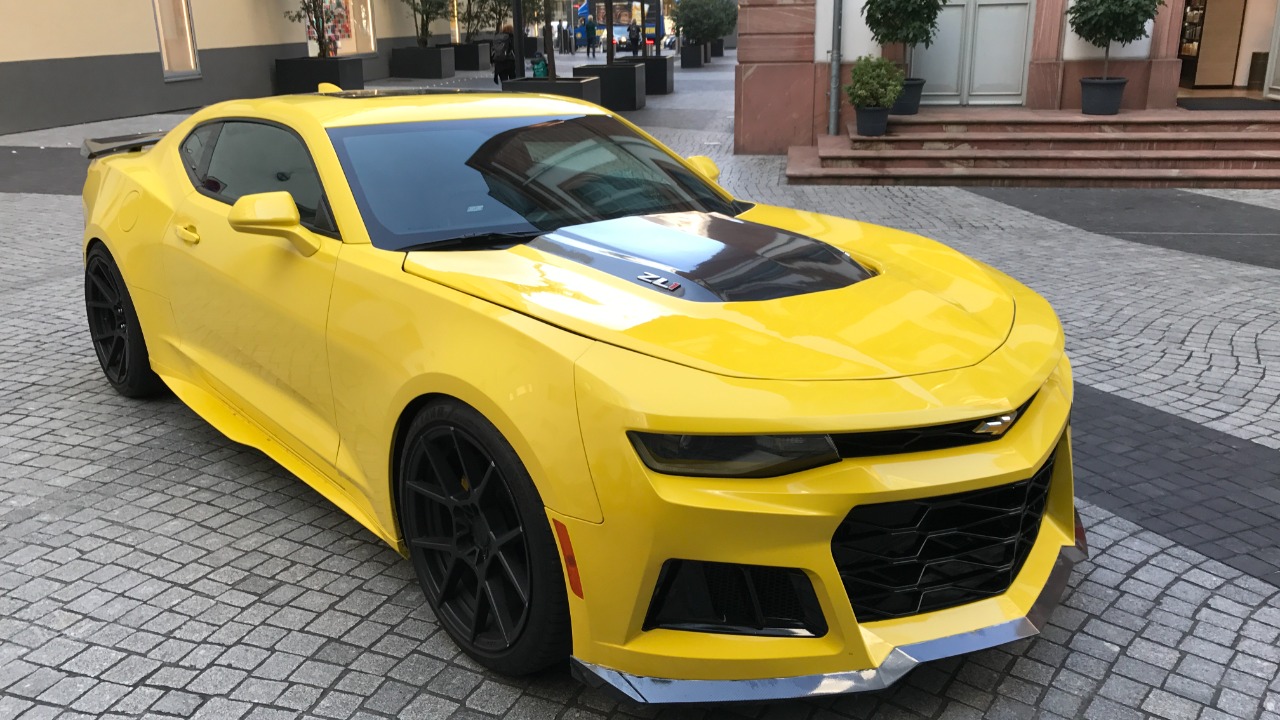 Camaro ZL1 front side view.jpg