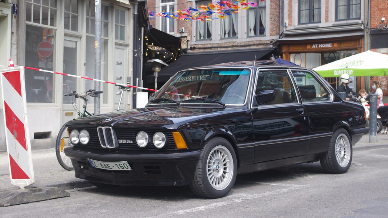 BMW 323i (E21)