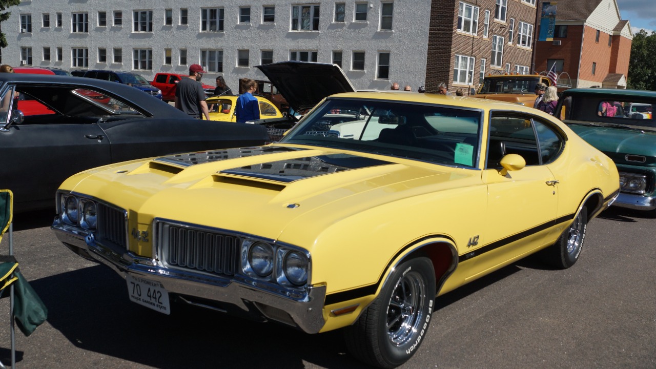 1970 Oldsmobile 442 (29304725930).jpg