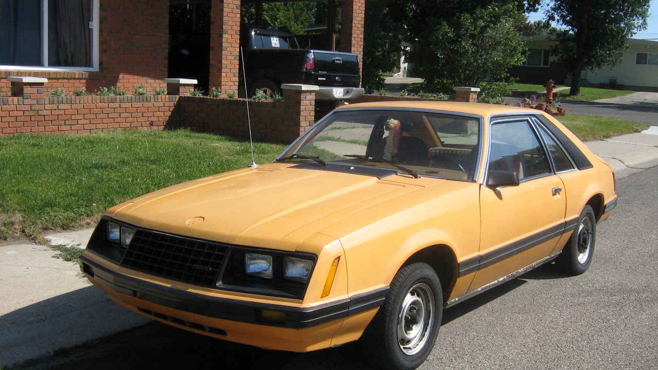 Ford Mustang (2806038576).jpg