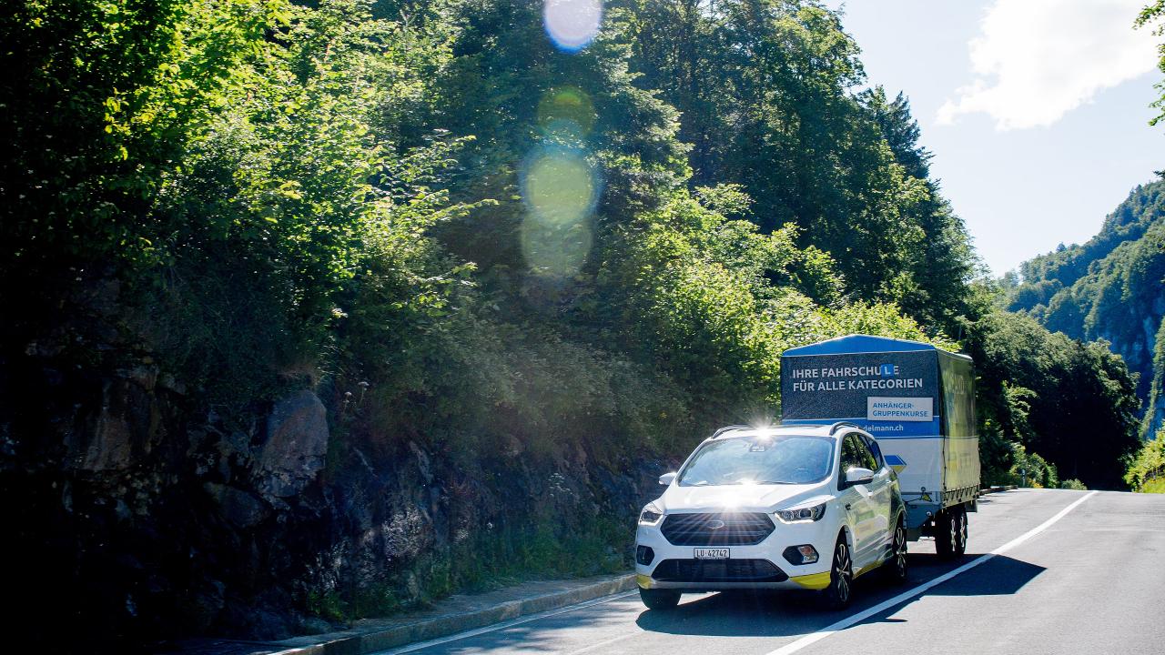 Towing and trailer laws that surprise drivers