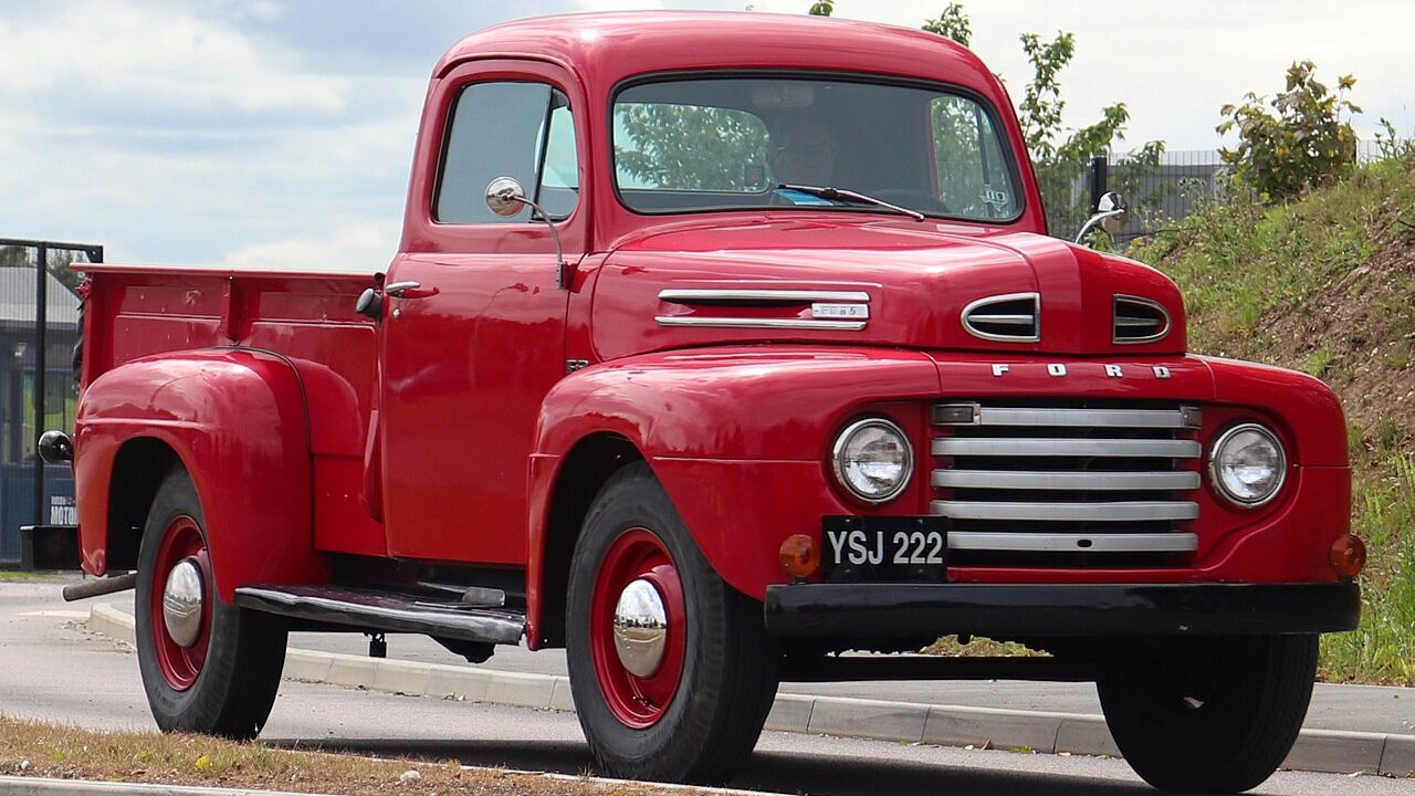 8 pickup trucks that built America’s highways