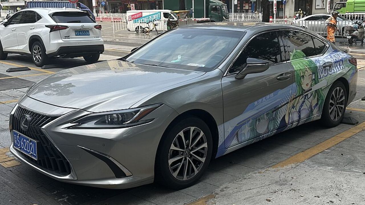 2025 Lexus ES 300h