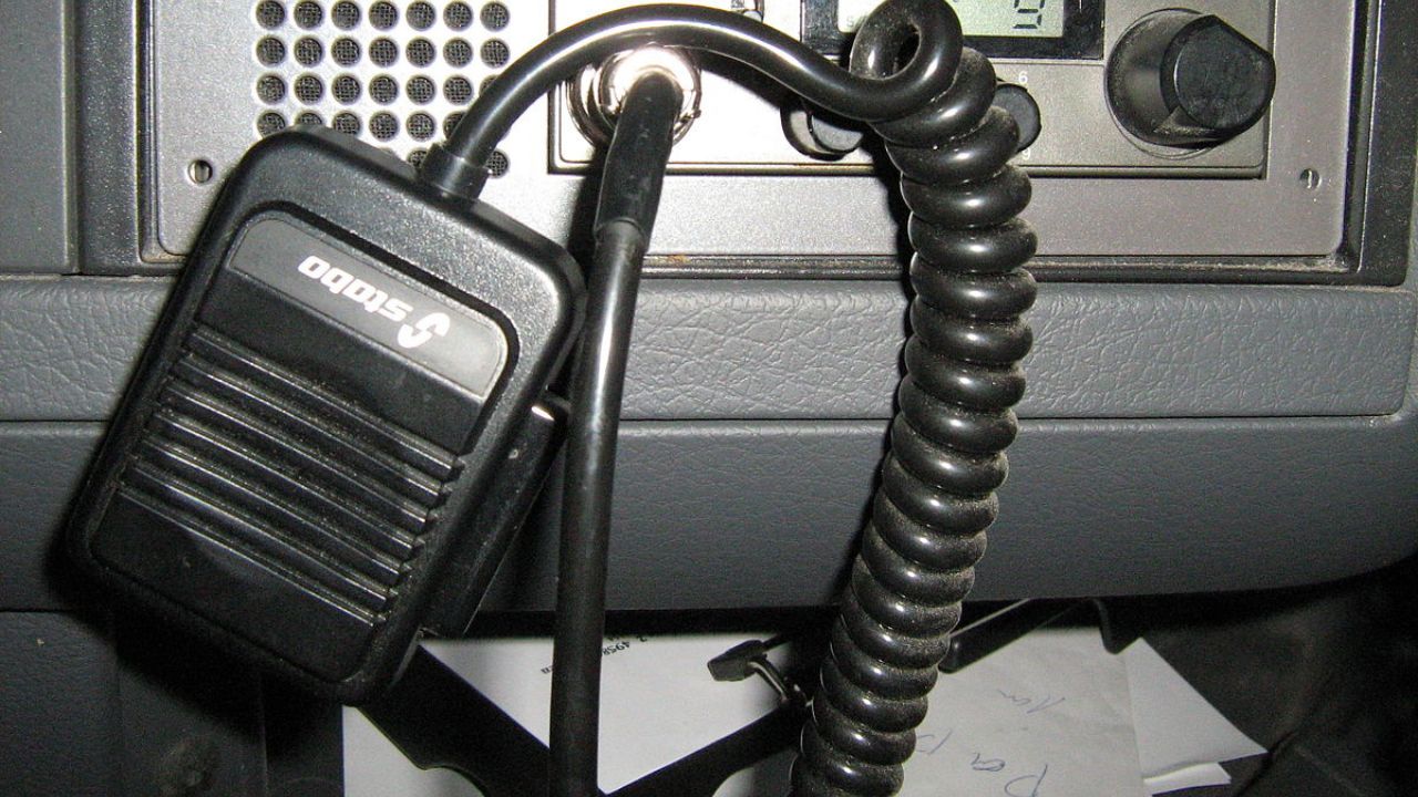 The forgotten era of factory-installed CB radios