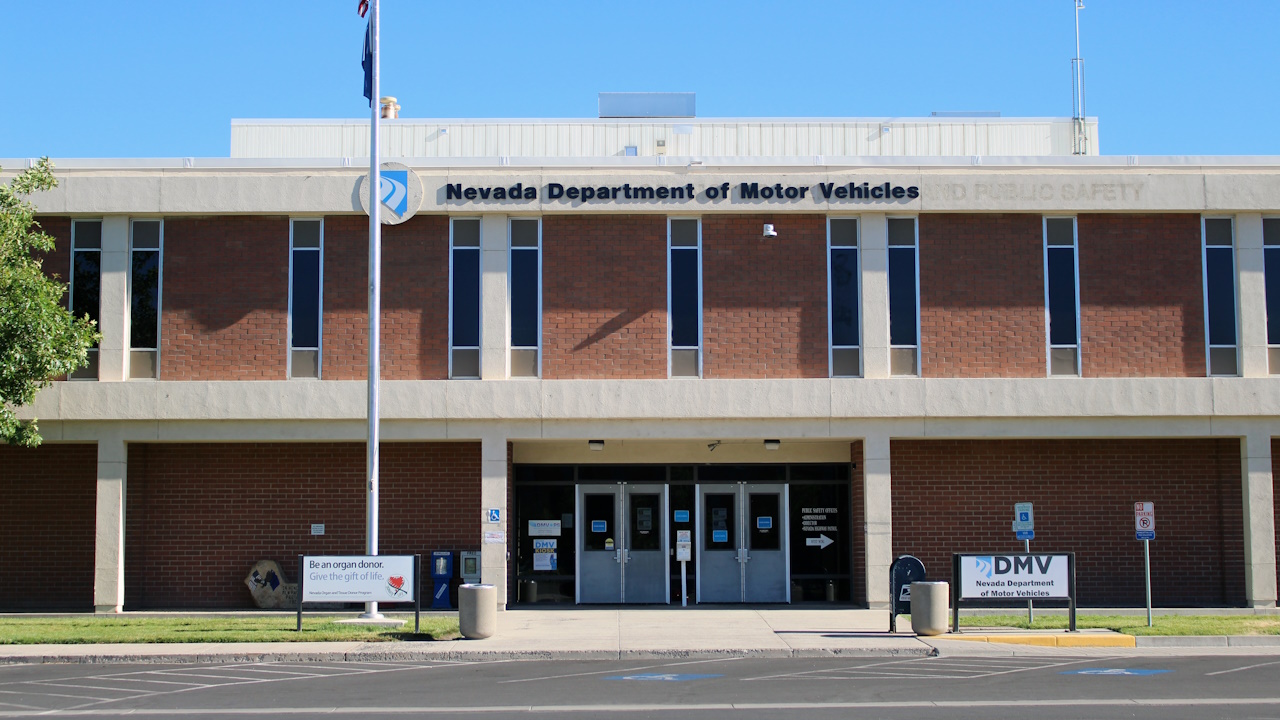 Car title transfer laws every buyer should know