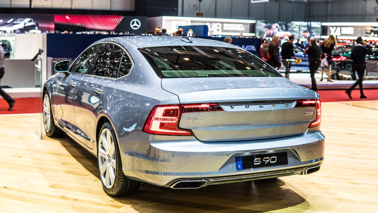 Which 10 luxury vehicles lead in reliability for new buyers