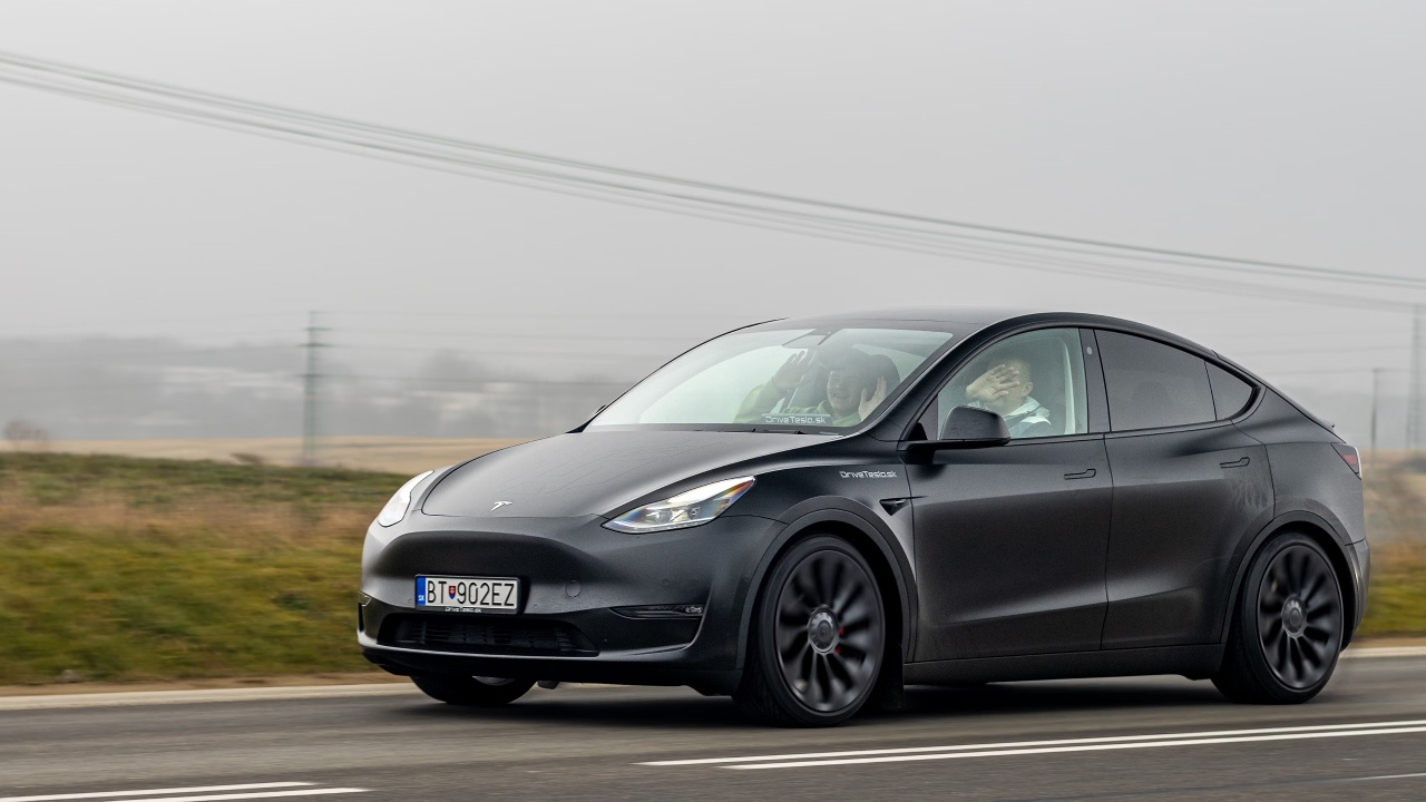 Lane-keeping assist compared across car brands