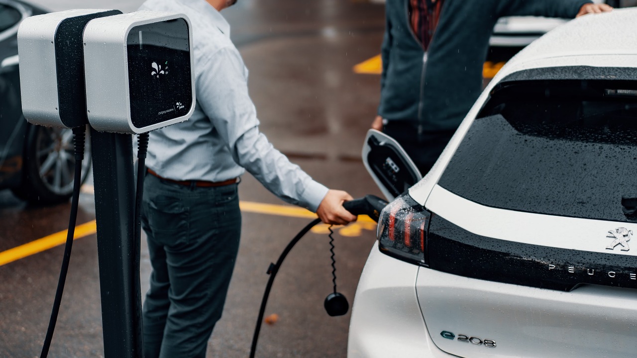 How plug-in hybrids bridge the gap to full EVs