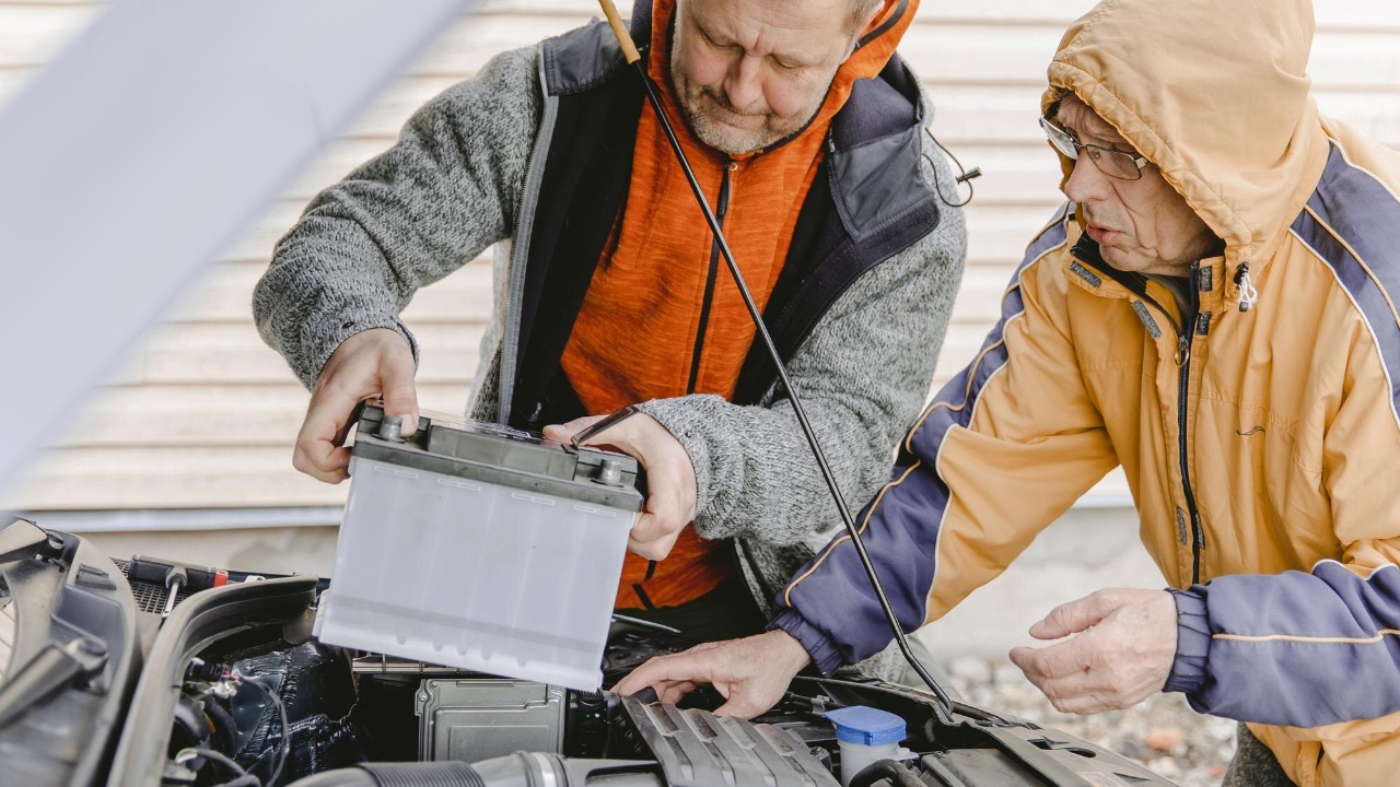 How your car’s battery and alternator team up