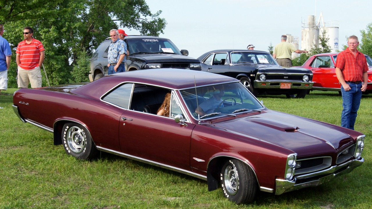 66 Pontiac GTO (9093475986).jpg