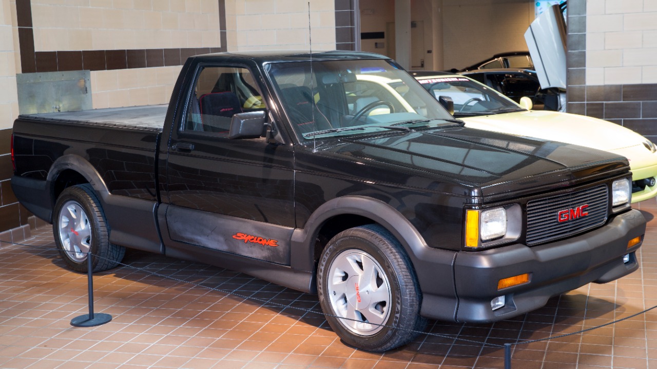 1991 GMC Syclone in Black, front right (Saratoga).jpg