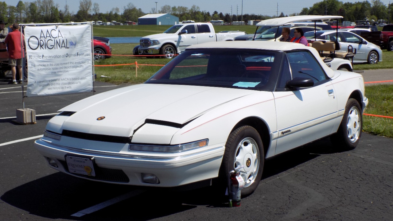 1991 Buick Reatta Convertible (34011081914).jpg