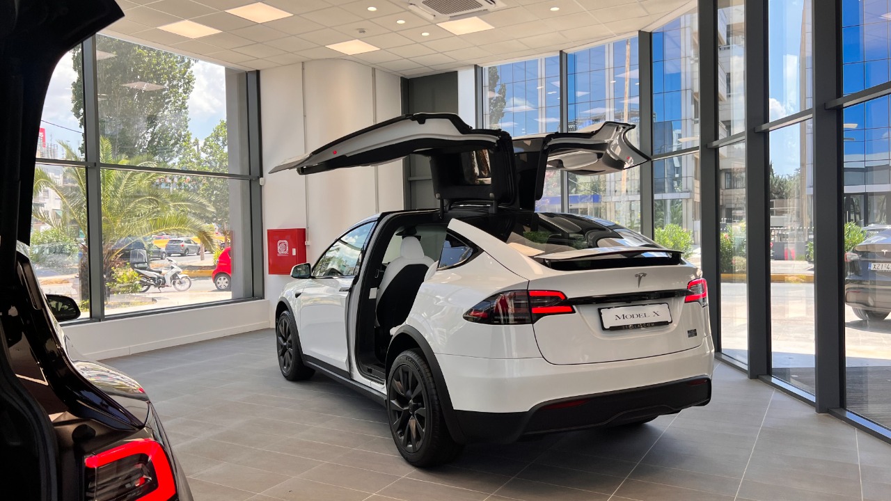 Tesla Model X Plaid Back.jpg