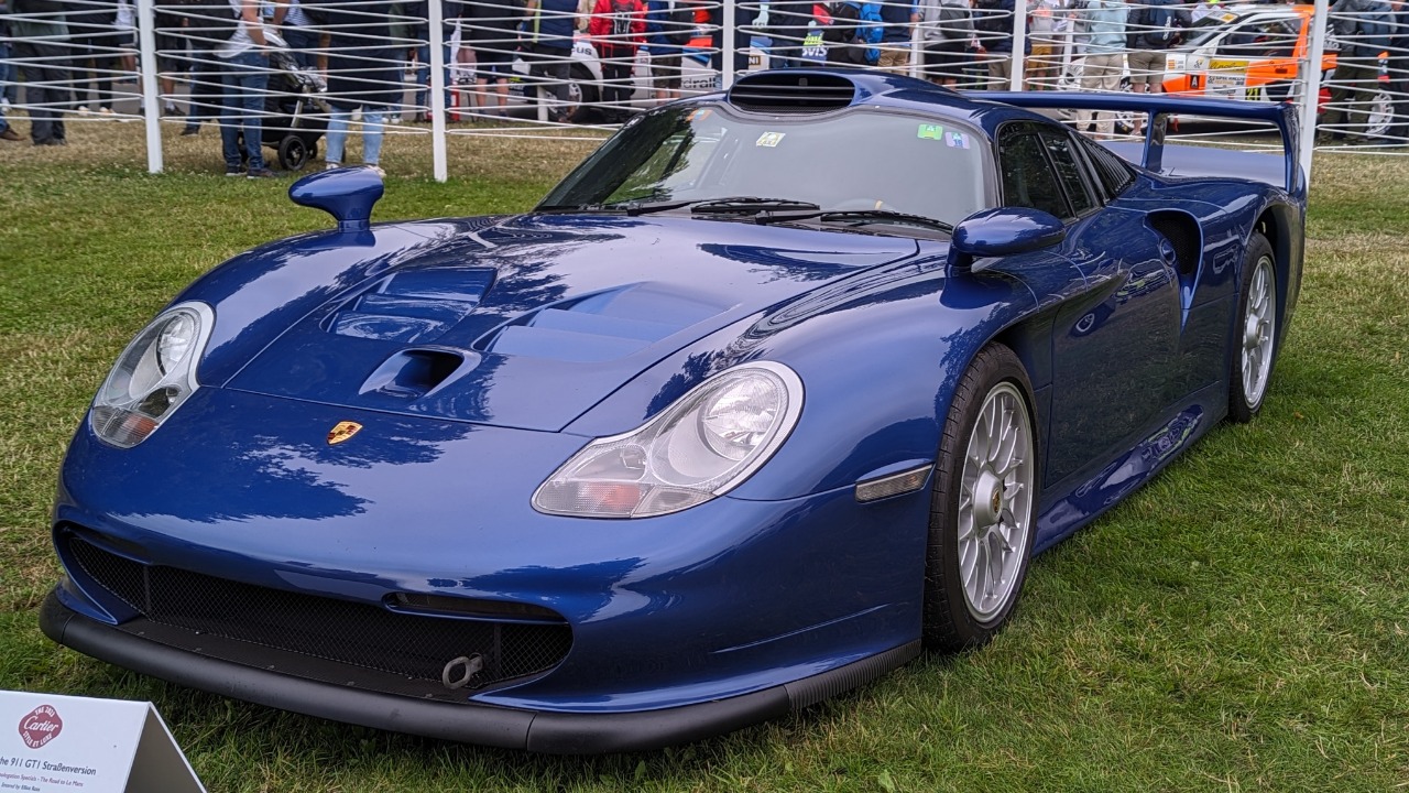 Porsche 911 GT1 Straßenversion.jpg