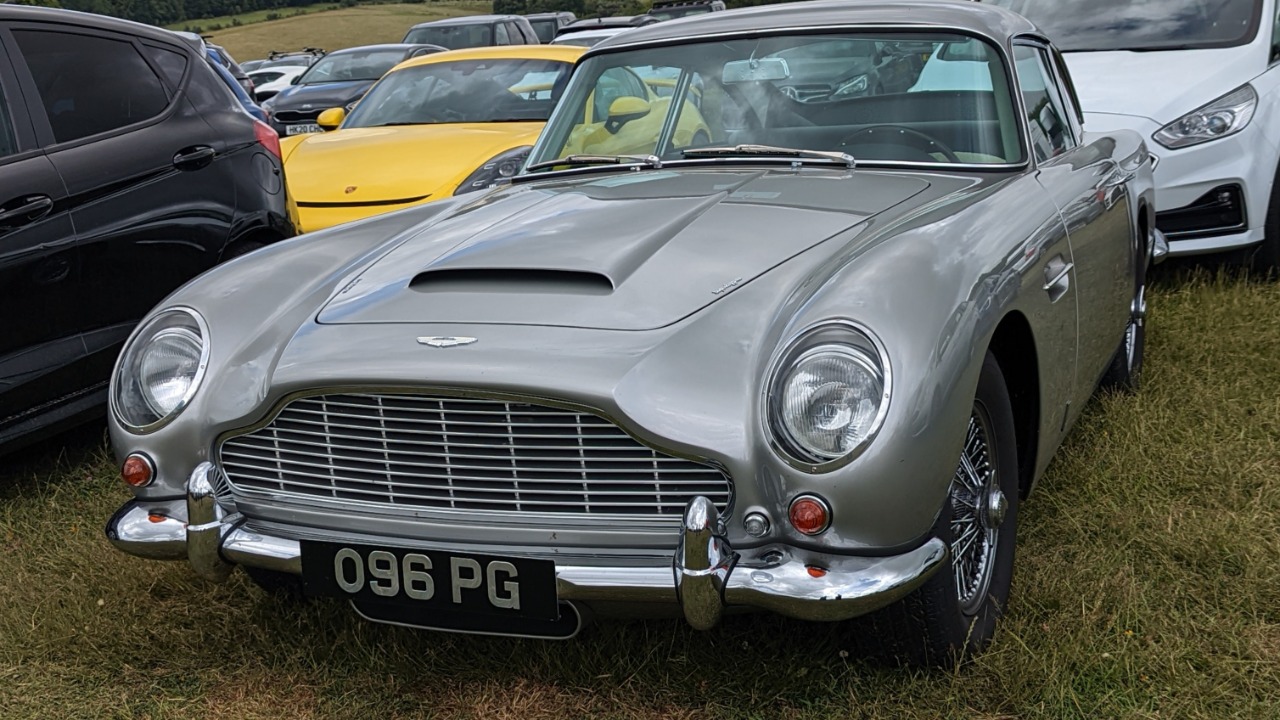 Aston Martin DB5 (86060).jpg