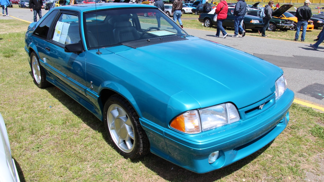 1993 Ford Mustang SVT Cobra Hatchback (14391878516).jpg