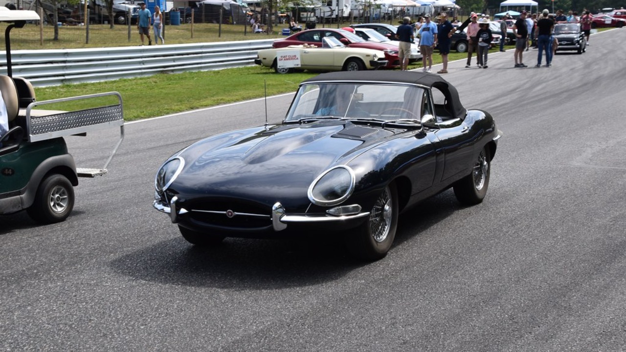 Jaguar E-Type 4,2 Roadster (Series I, 1966)