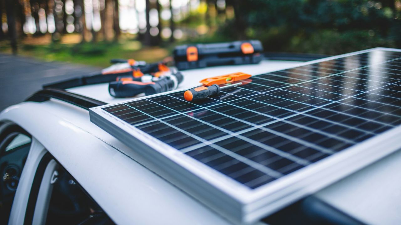 solar plate on car