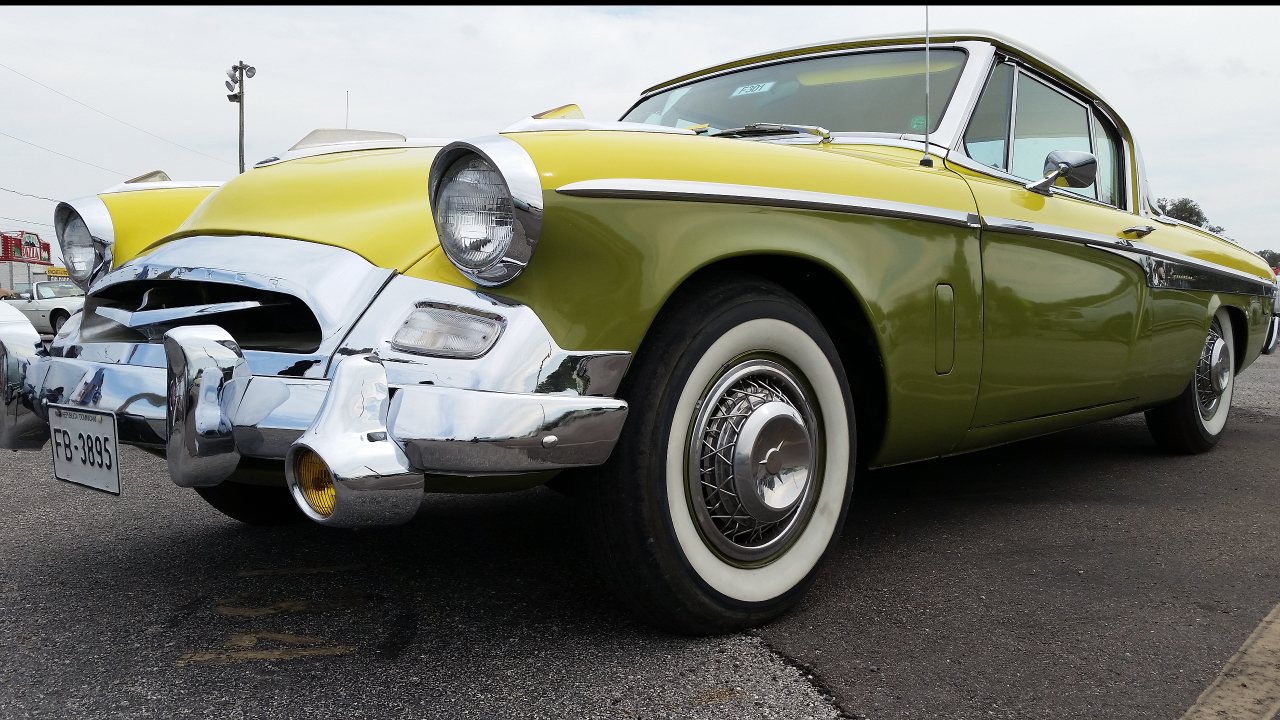 How the 1955 Studebaker Speedster chased image