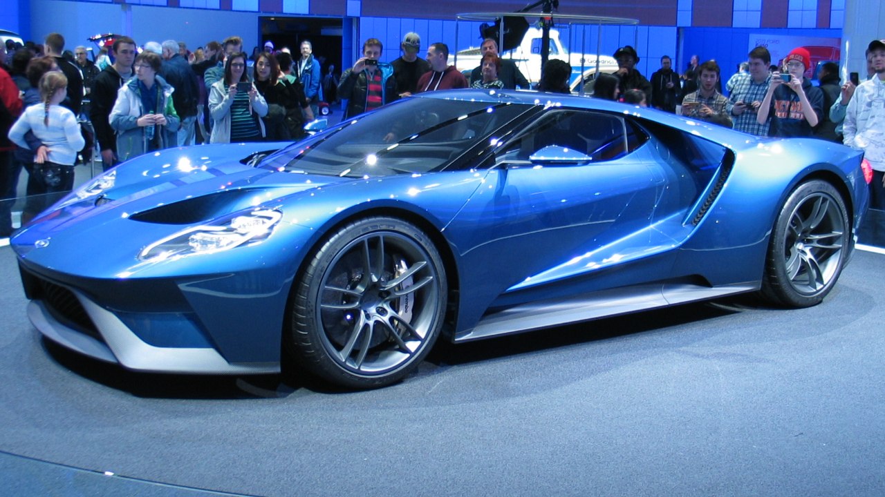 2017 Ford GT: first Ford GT built around active aero and carbon
