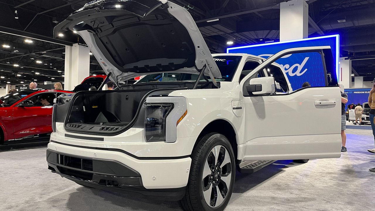 Why automakers are racing to build new battery plants