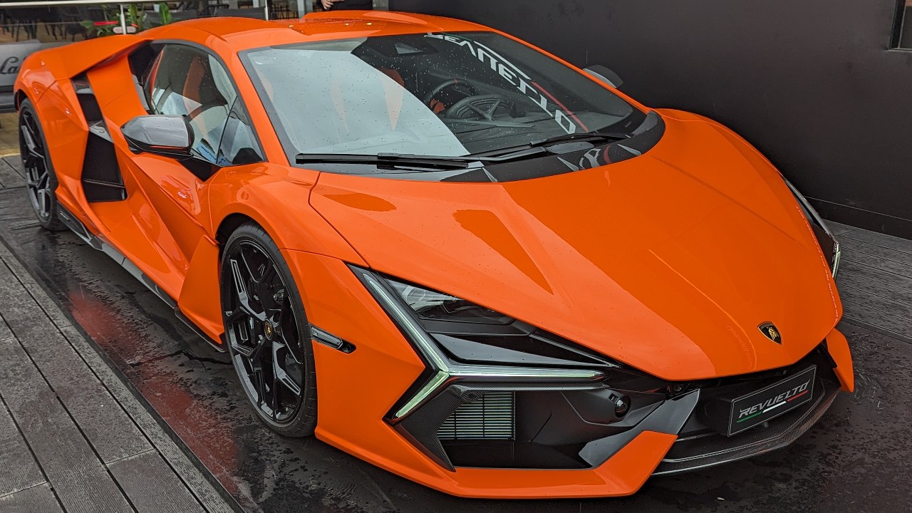 2023 Lamborghini Revuelto: first V12 Lambo made hybrid by design