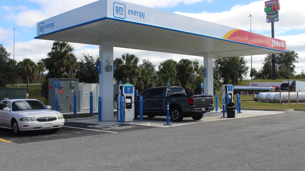 GM and Pilot expand shared charging network across 25+ states