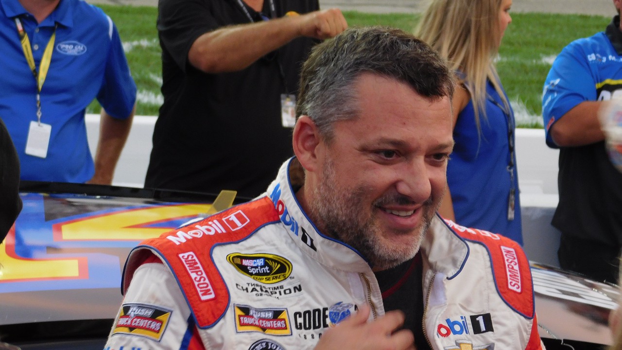 Tony Stewart sends blunt message after Chase Elliott’s SRX scare