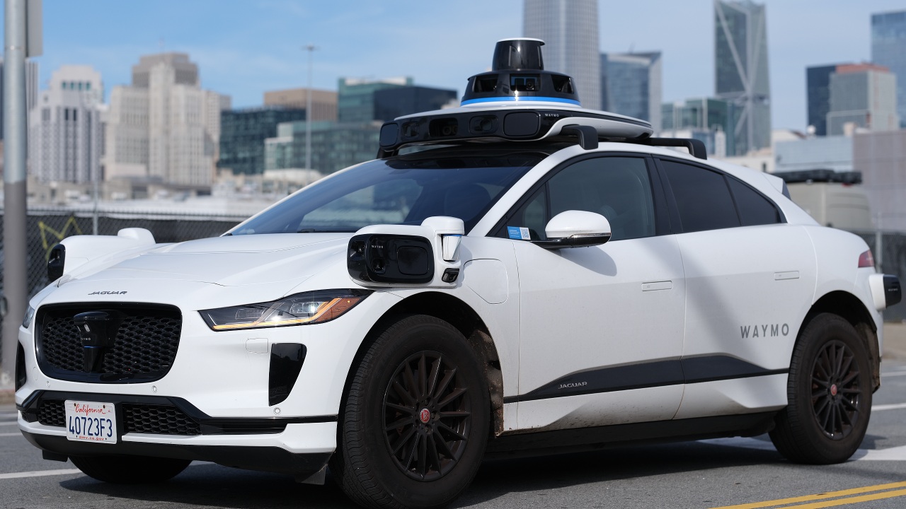 Waymo counters “not scalable” claims after swift full-autonomy testing in Texas